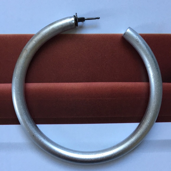 Pair of 90s matte silver hoops vintage VGUC very light vintage - Picture 13 of 16